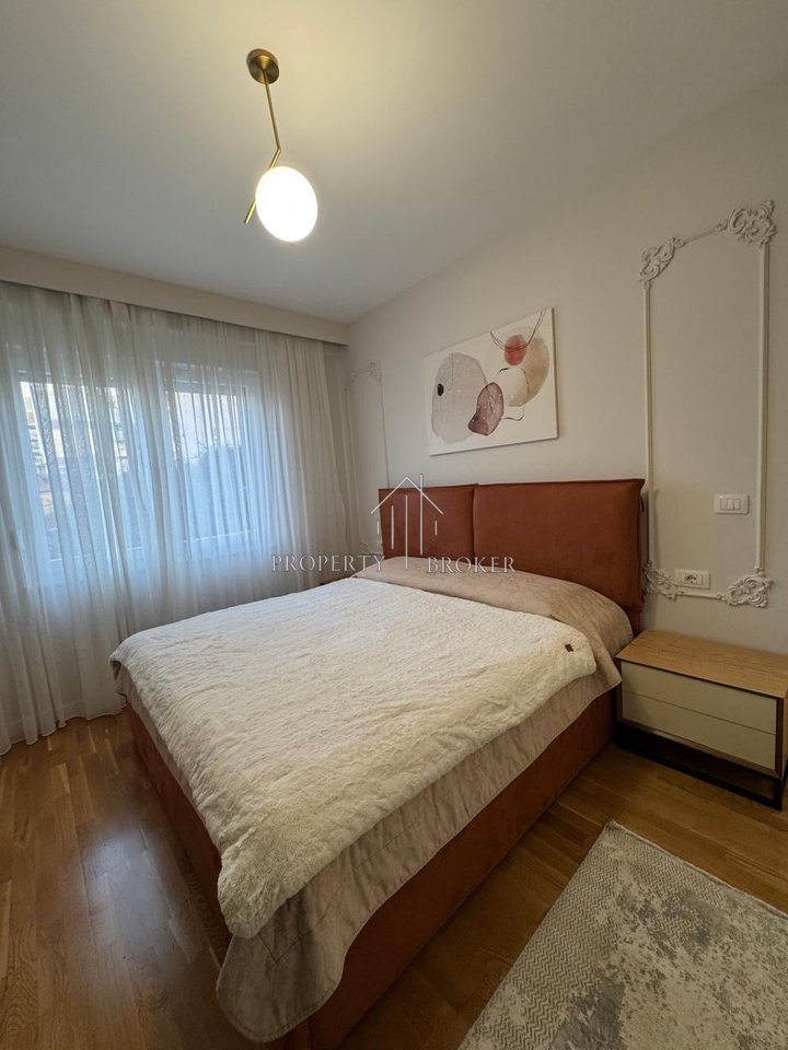 Jepet me qera apartament 1+1+🅿️ Rruga Barrikadave!