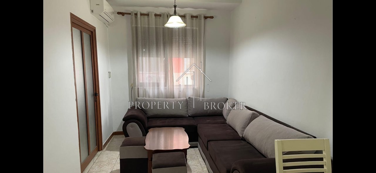 Jepet me qera apartament 1+1 tek Kryqezimi i rruges Him Kolli  dhe Myslym Shyrit!