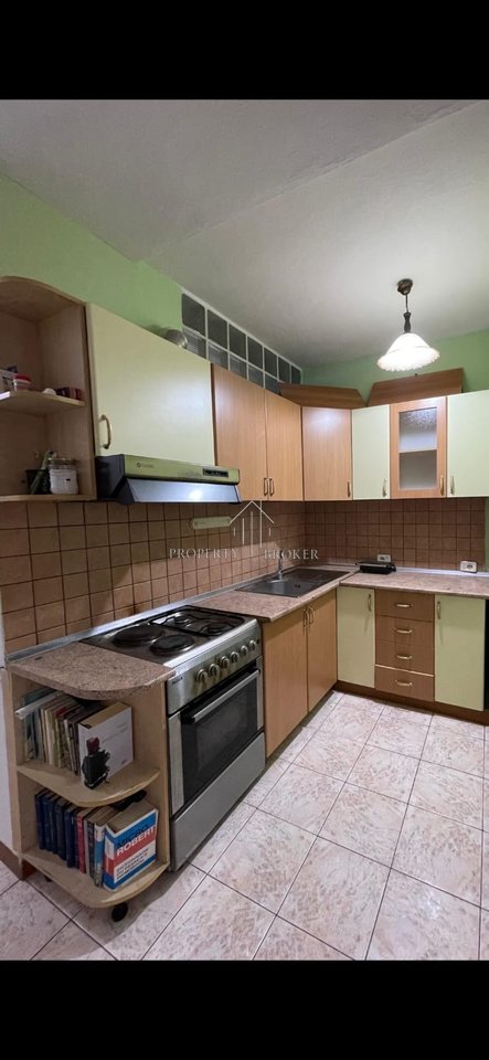 Jepet me qera apartament 1+1 tek Kryqezimi i rruges Him Kolli  dhe Myslym Shyrit!