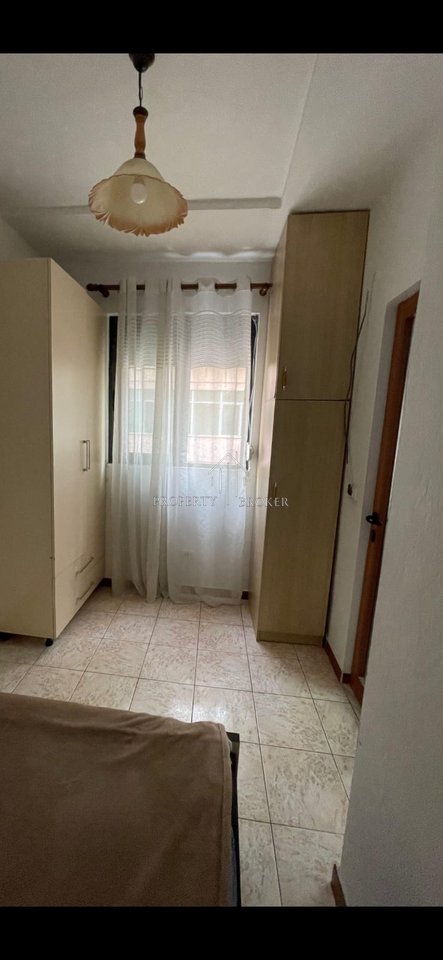 Jepet me qera apartament 1+1 tek Kryqezimi i rruges Him Kolli  dhe Myslym Shyrit!