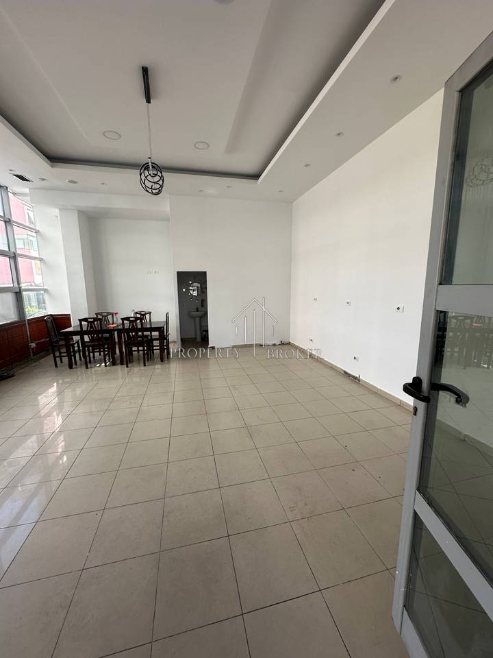Business premises for rent at Zogu i Zi!