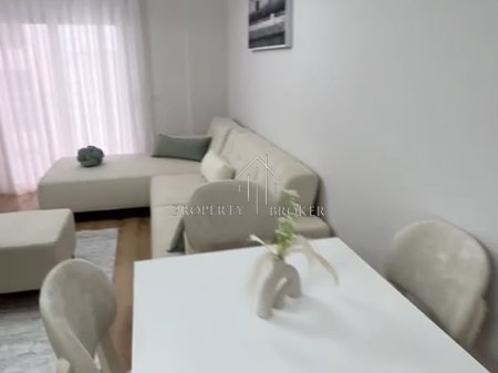 Appartamento 1+1 in vendita in Via Vienna, Golem!