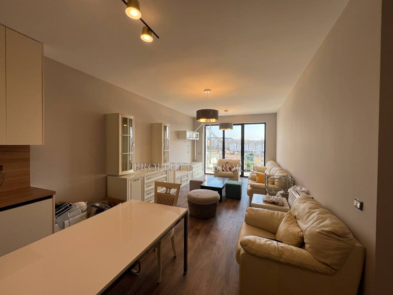 🏡Appartamento 2+1+2 in affitto presso la Vecchia Piazza Shqiponja!