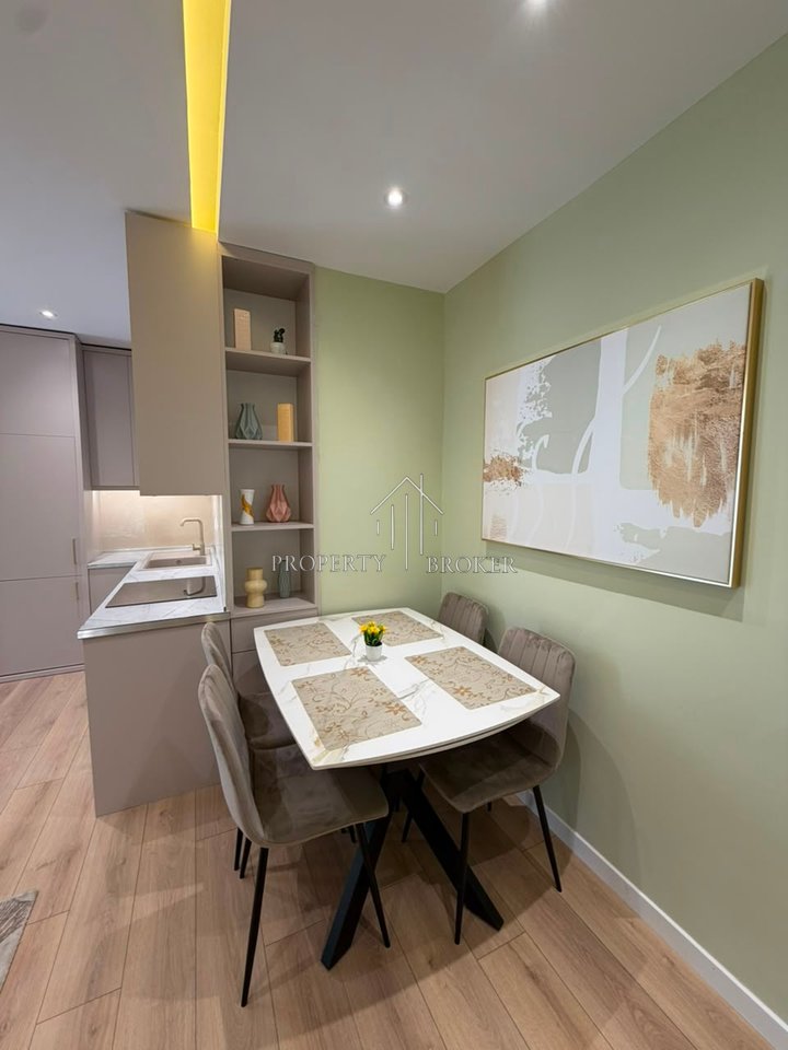 Shitet apartament 2+1 tek Pallati i Bkt , Myslym Shyri!