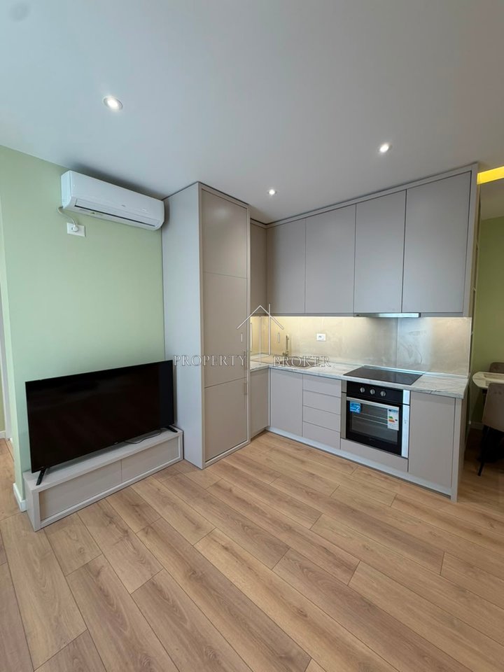 Shitet apartament 2+1 tek Pallati i Bkt , Myslym Shyri!
