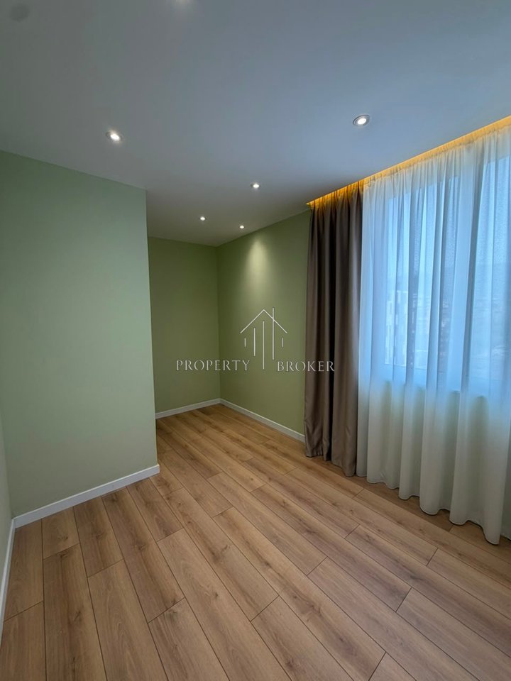 Shitet apartament 2+1 tek Pallati i Bkt , Myslym Shyri!