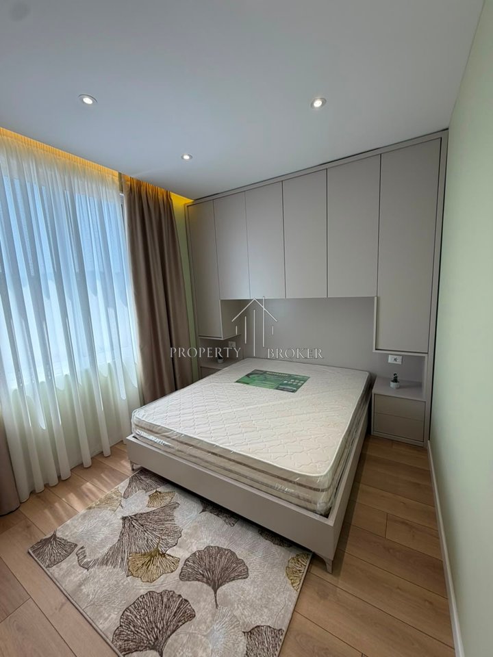 Shitet apartament 2+1 tek Pallati i Bkt , Myslym Shyri!