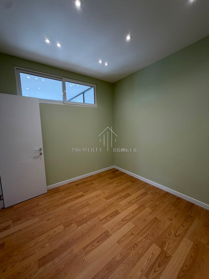 Shitet apartament 2+1 tek Pallati i Bkt , Myslym Shyri!