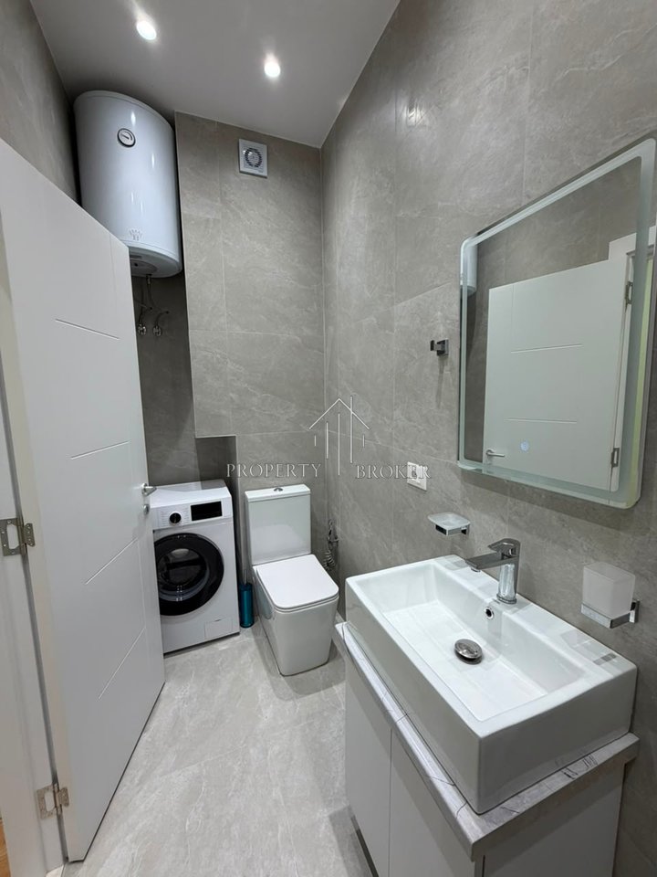 Shitet apartament 2+1 tek Pallati i Bkt , Myslym Shyri!
