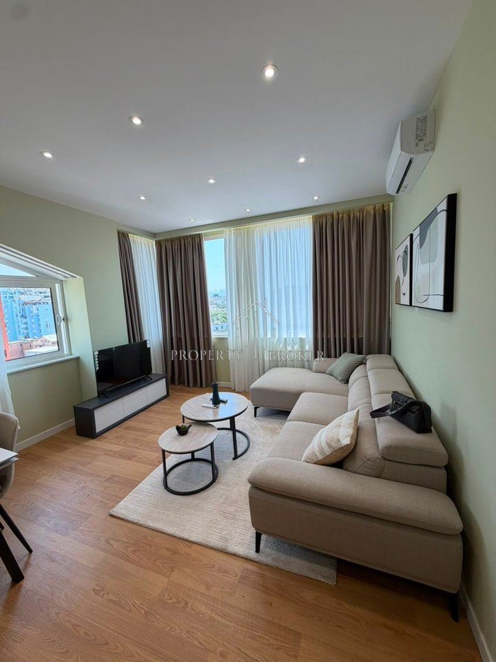 Shitet apartament 2+1 tek Pallati i Bkt , Myslym Shyri!