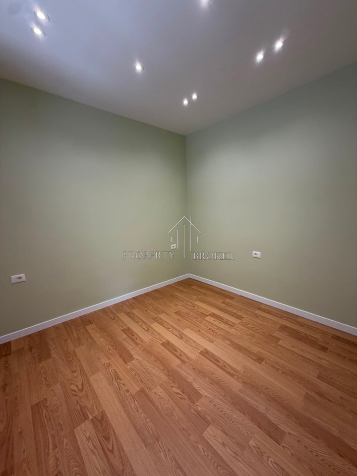 Shitet apartament 2+1 tek Pallati i Bkt , Myslym Shyri!
