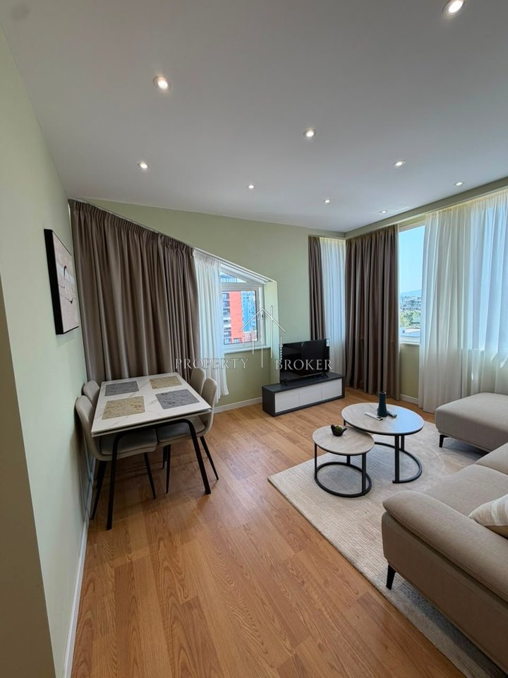 Shitet apartament 2+1 tek Pallati i Bkt , Myslym Shyri!