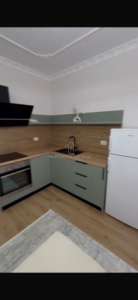 Shitet apartament 1+1 tek Rruga Viena , Golem!