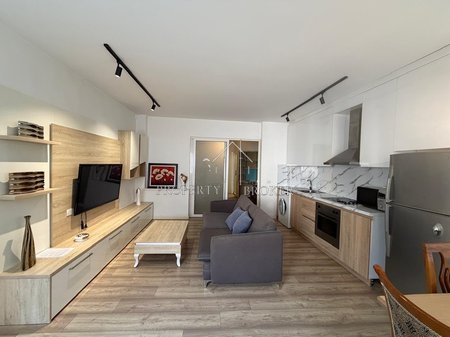 Jepet me qera apartament 1+1 tek Rruga Barrikadave!