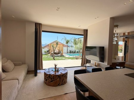 One-story villa with a pool for sale in Paskuqan!