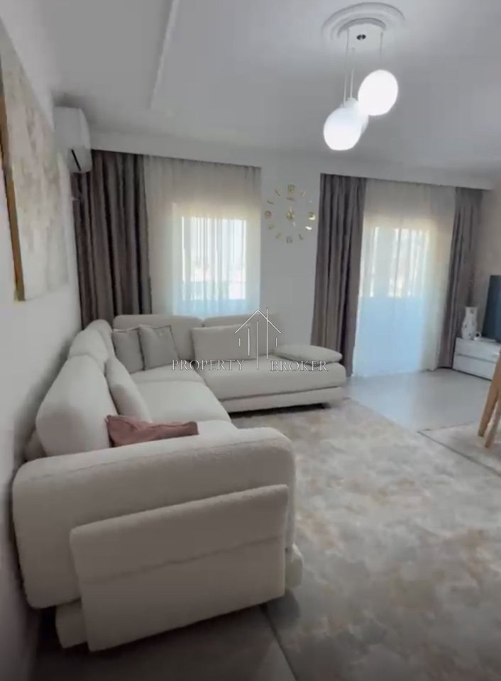 2+1 apartment for rent at 21 Dhjetori, Nisheraku!