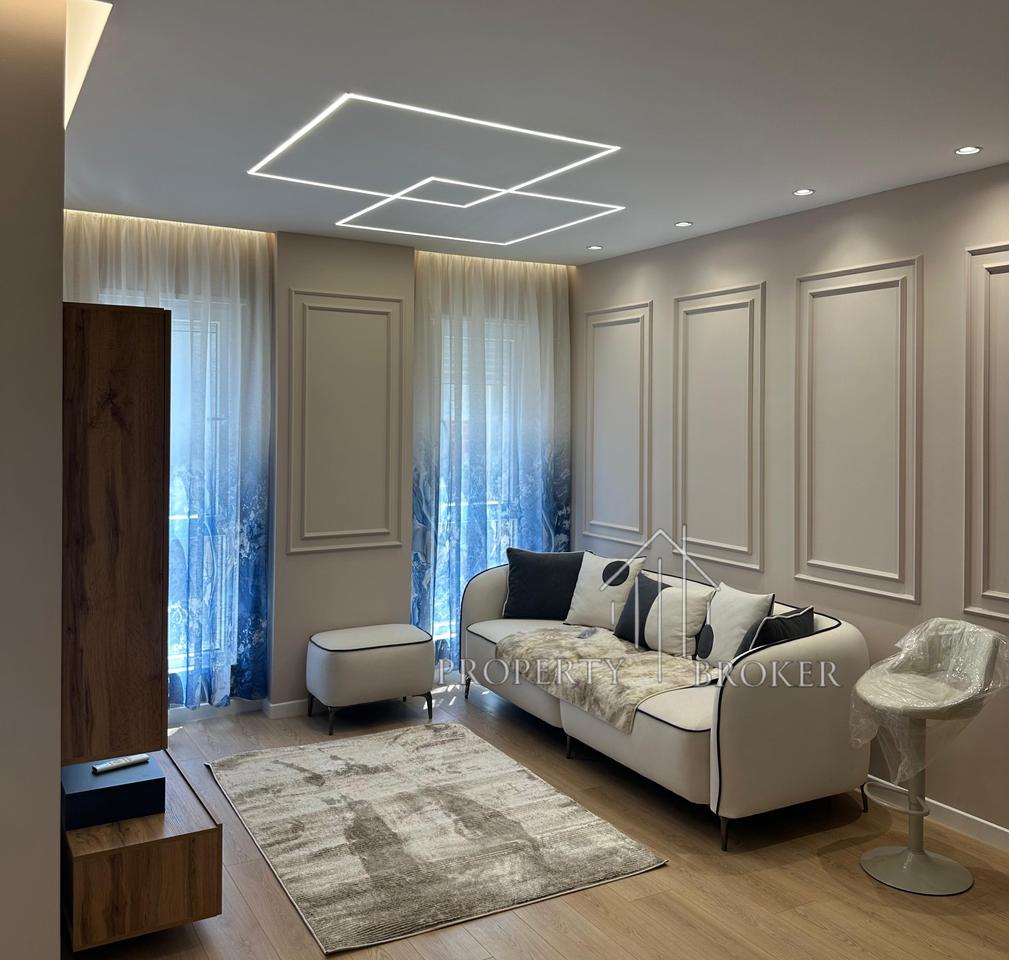 Jepet me qera apartament 1+1 tek Univers City!