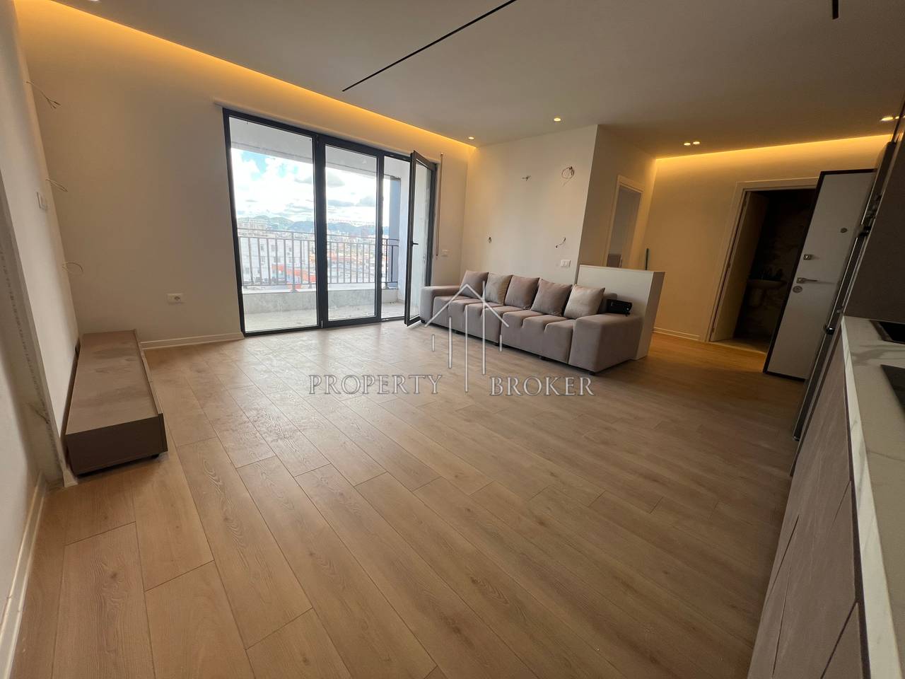 For rent 1+1 apartment + parking at Ndregjoni Complex, Jordan Misja Street!