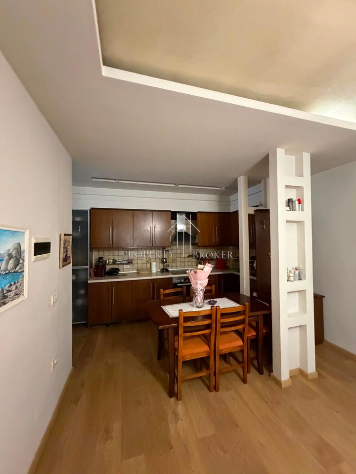 Shitet apartament 3+1+2 tek Shkolla Qazim Turdiu, Don Bosko !