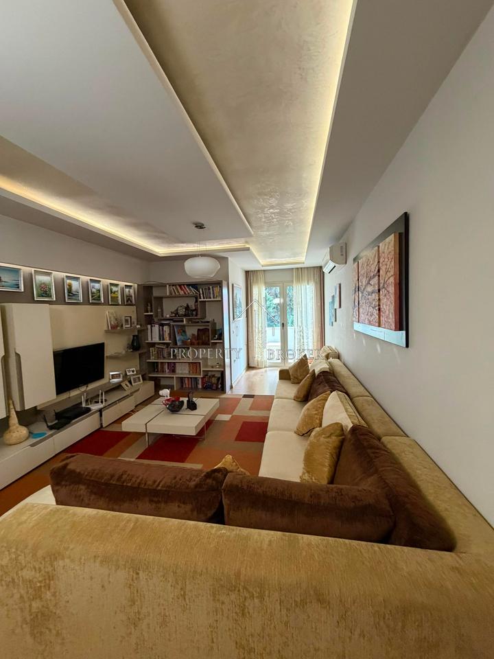 Shitet apartament 3+1+2 tek Shkolla Qazim Turdiu, Don Bosko !