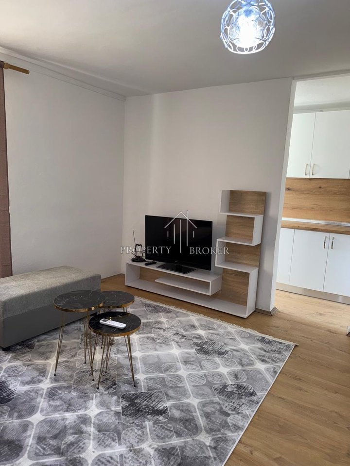 Jepet me qera apartamenti 1+1 te Rruga Bardhyl