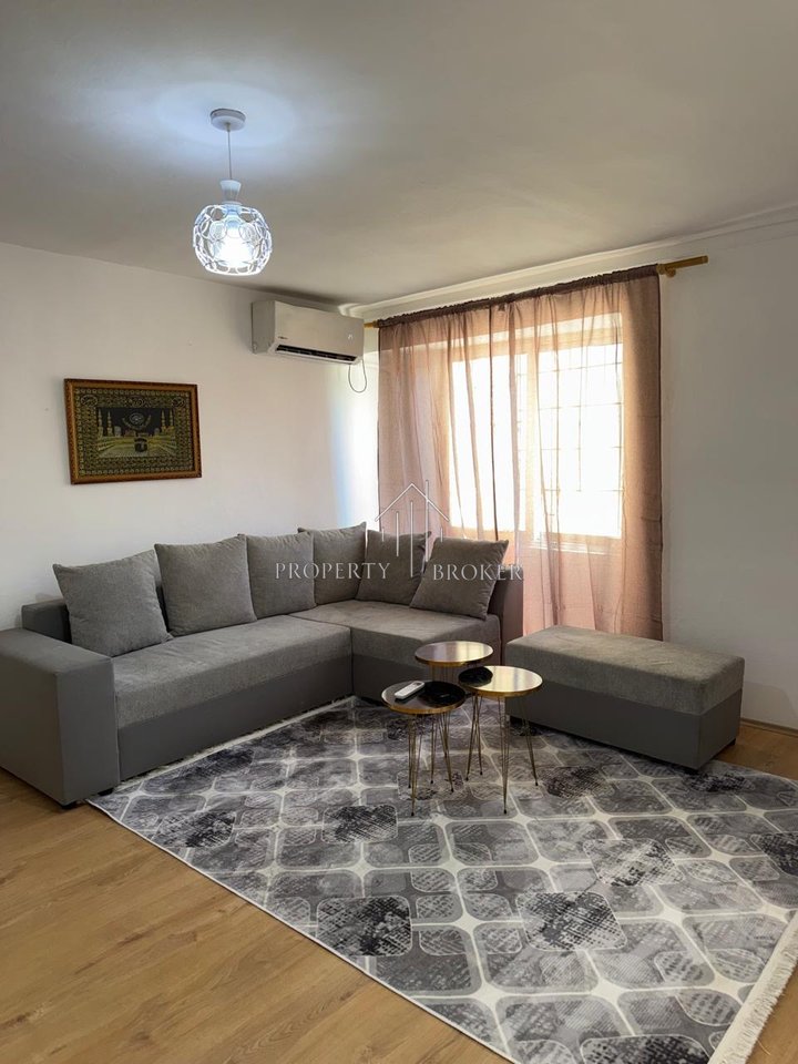 Jepet me qera apartamenti 1+1 te Rruga Bardhyl