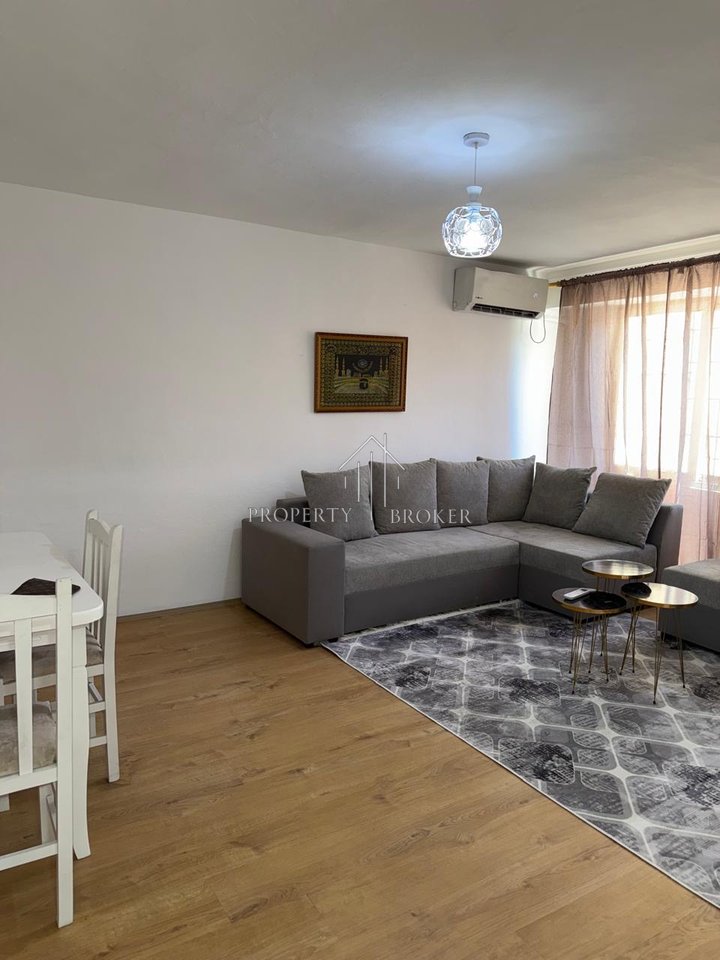 Jepet me qera apartamenti 1+1 te Rruga Bardhyl