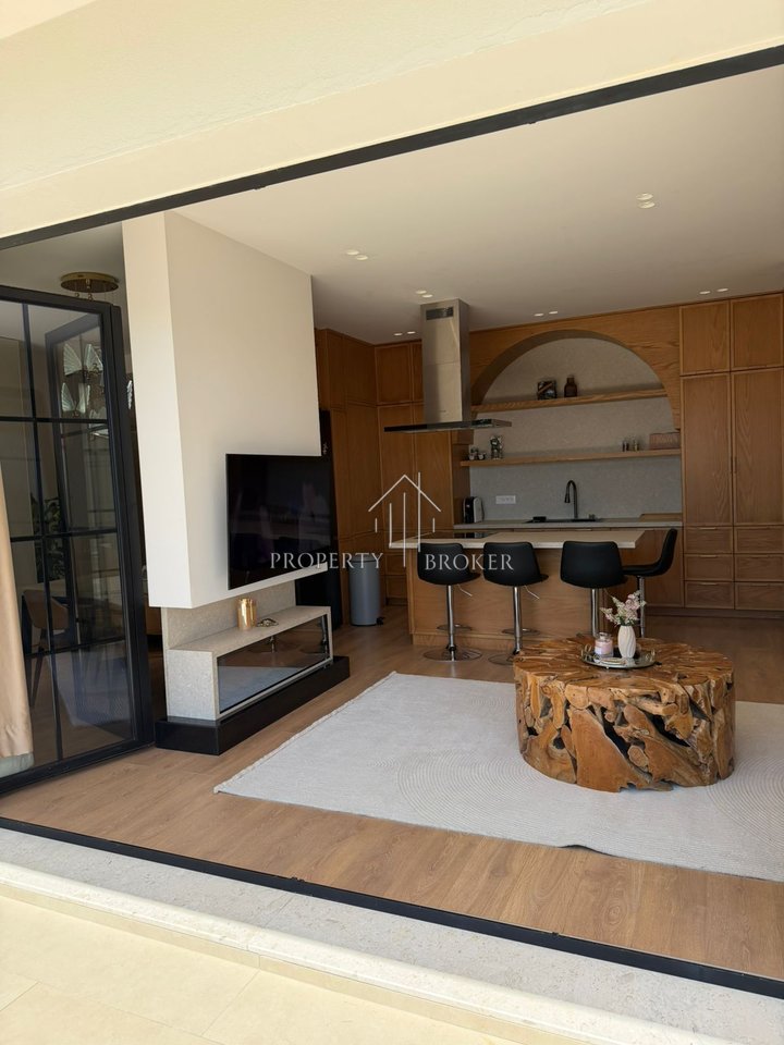 One-story villa with a pool for sale in Paskuqan!