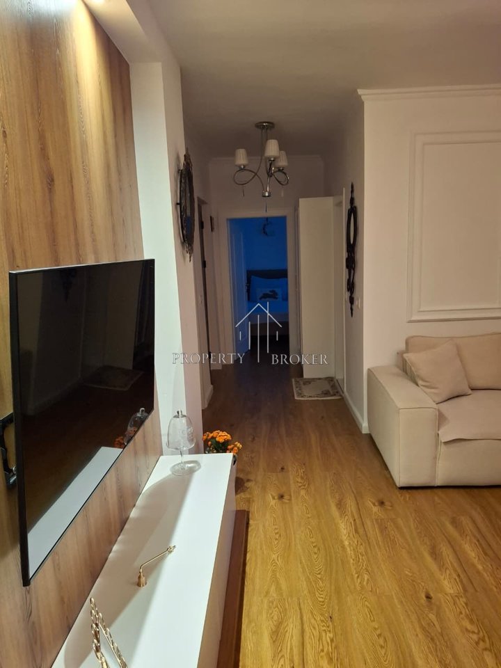 Vendesi appartamento 2+1+2B a Laprak dietro il ristorante Loft.