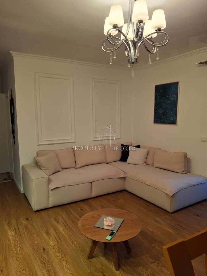 Vendesi appartamento 2+1+2B a Laprak dietro il ristorante Loft.
