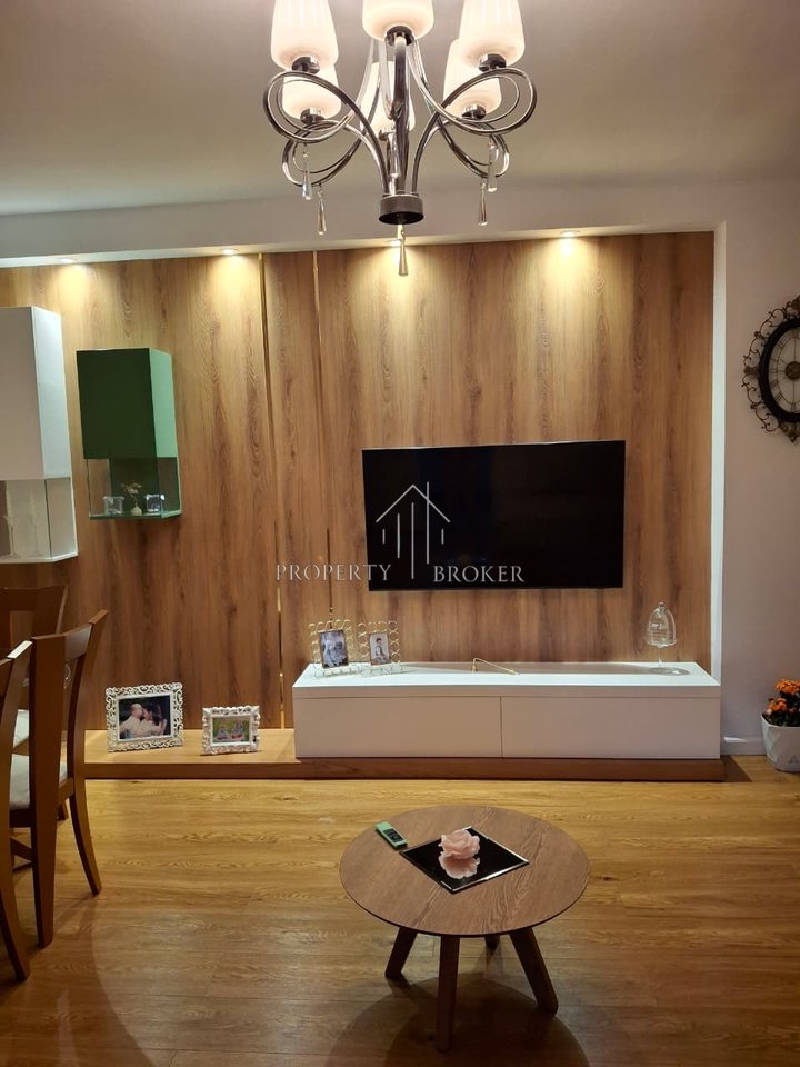 Vendesi appartamento 2+1+2B a Laprak dietro il ristorante Loft.