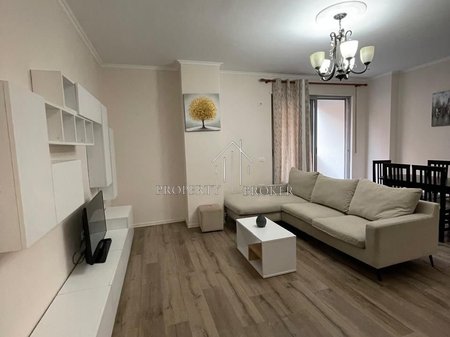 Jepet me qera apartament 2+1 tek Fresku!