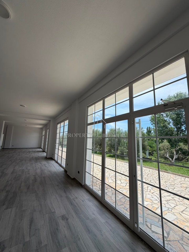 Locale commerciale in affitto di 250m² a Paskuqan