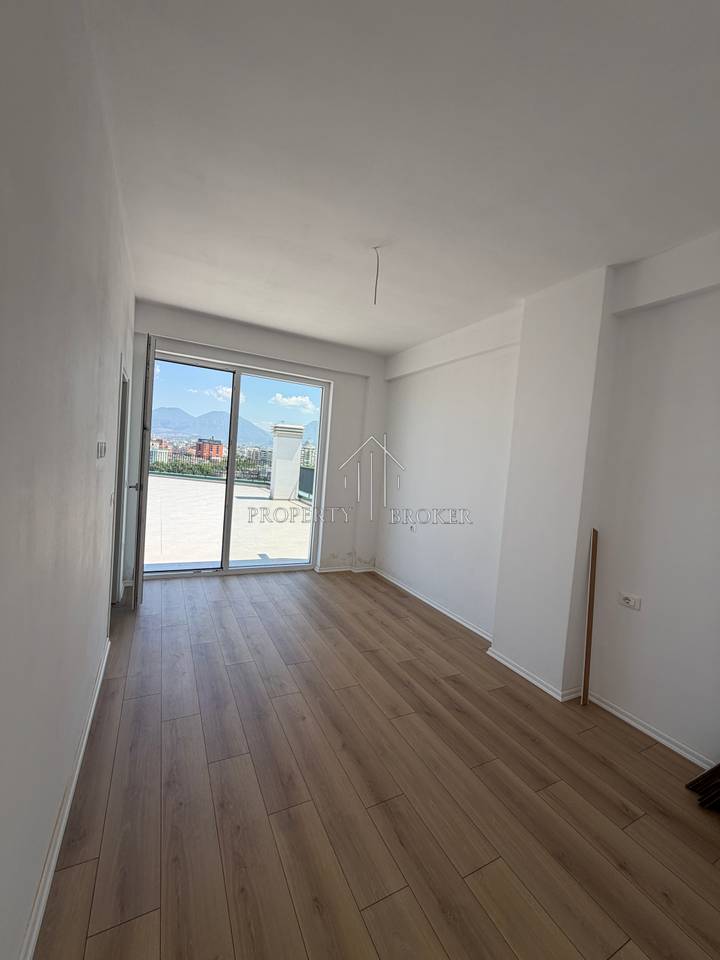 Shitet apartament 3+1+2 + Verandë te Komuna e Parisit, White Cloud Residence,Rr.Anton Lufi!