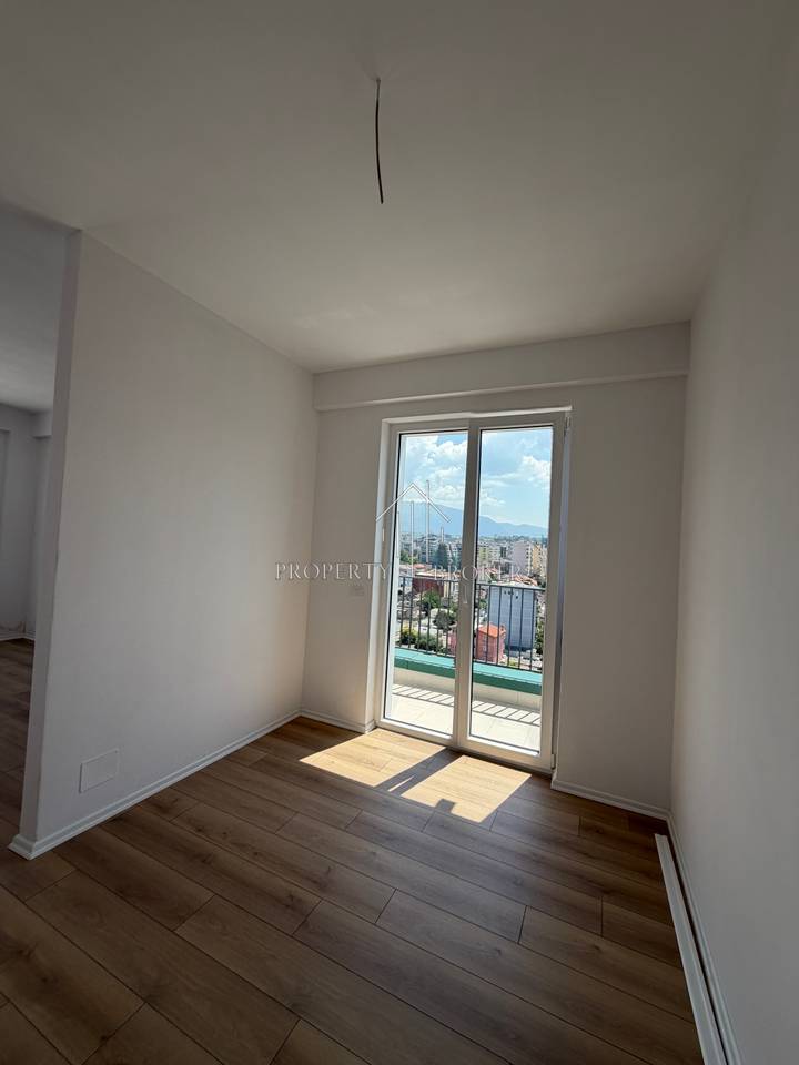 Shitet apartament 3+1+2 + Verandë te Komuna e Parisit, White Cloud Residence,Rr.Anton Lufi!