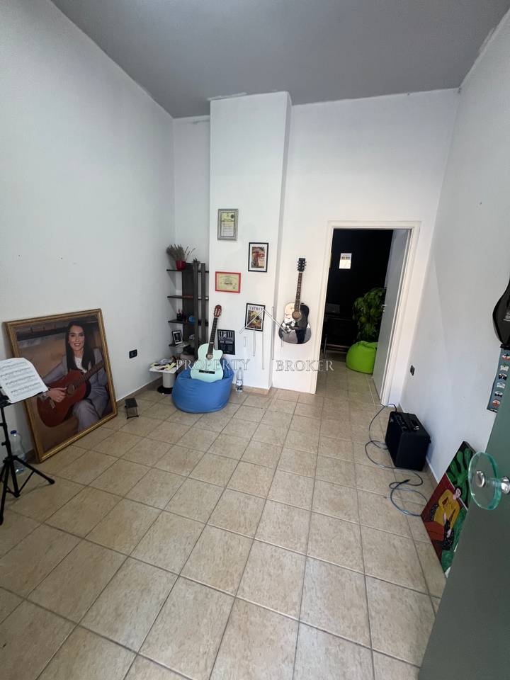 🏡 Jepet Ambjent  Biznesi afer Shkolles Petro Nini!