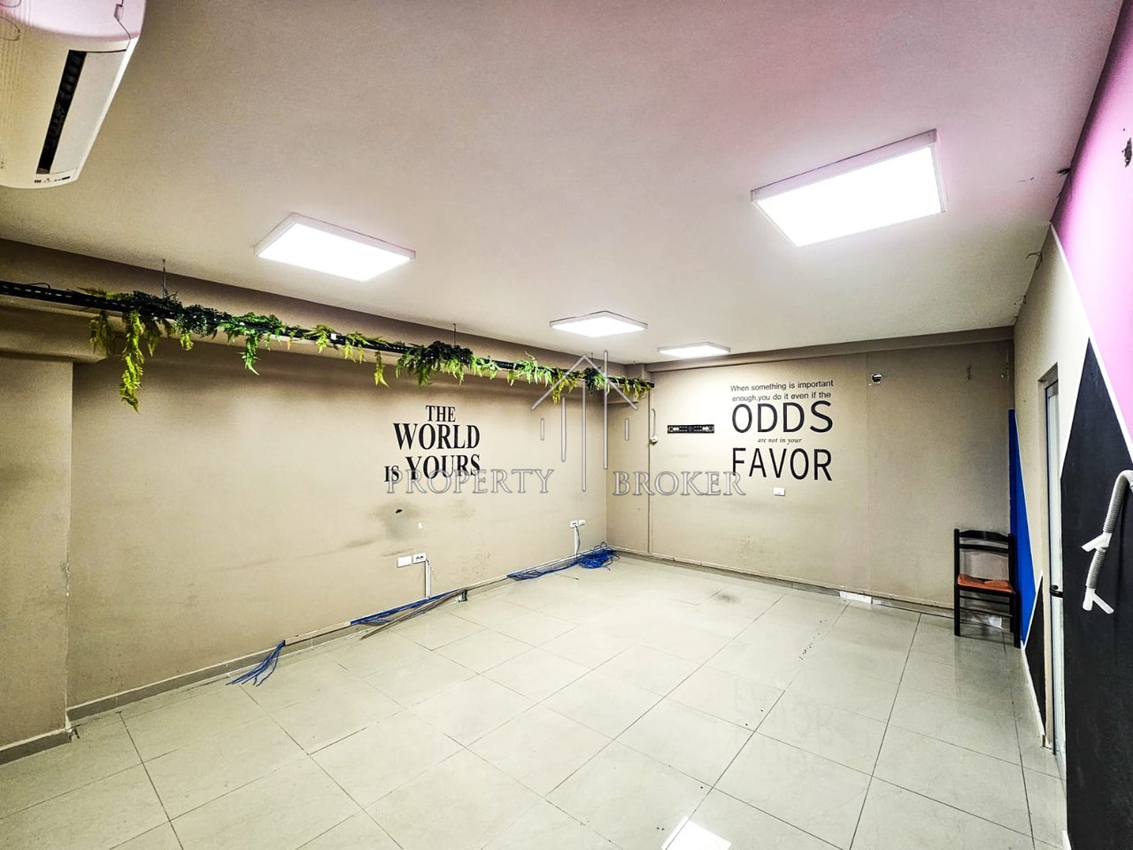 🏡 Locale Commerciale in Affitto in Via Dibres, Vicino a Selvise!