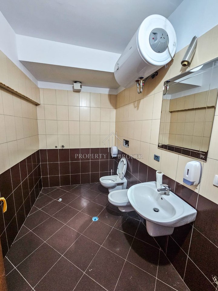 🏡 Locale Commerciale in Affitto in Via Dibres, Vicino a Selvise!