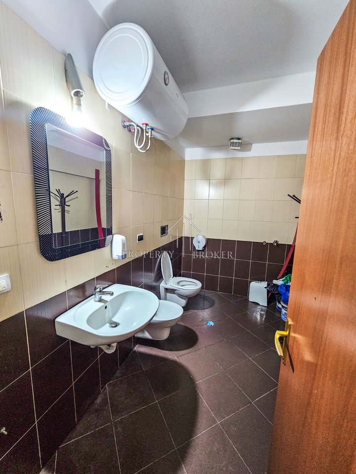 🏡 Locale Commerciale in Affitto in Via Dibres, Vicino a Selvise!
