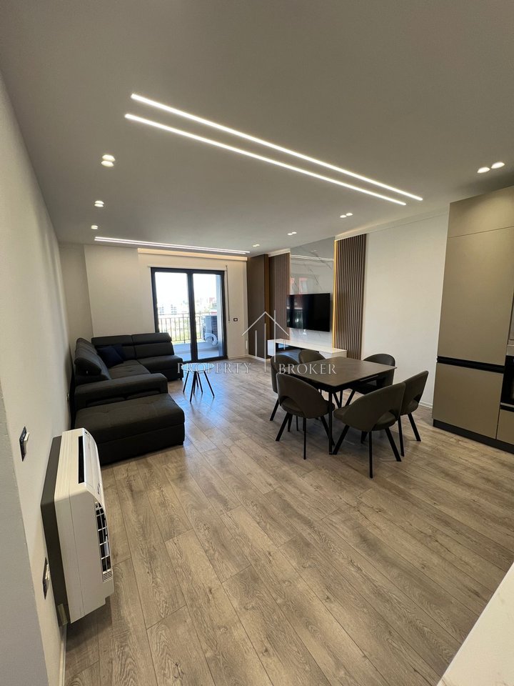 For rent 2+1+2 apartment Near the Complex, Jordan Misja Street!