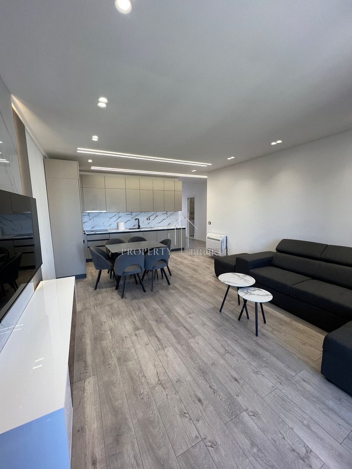 For rent 2+1+2 apartment Near the Complex, Jordan Misja Street!
