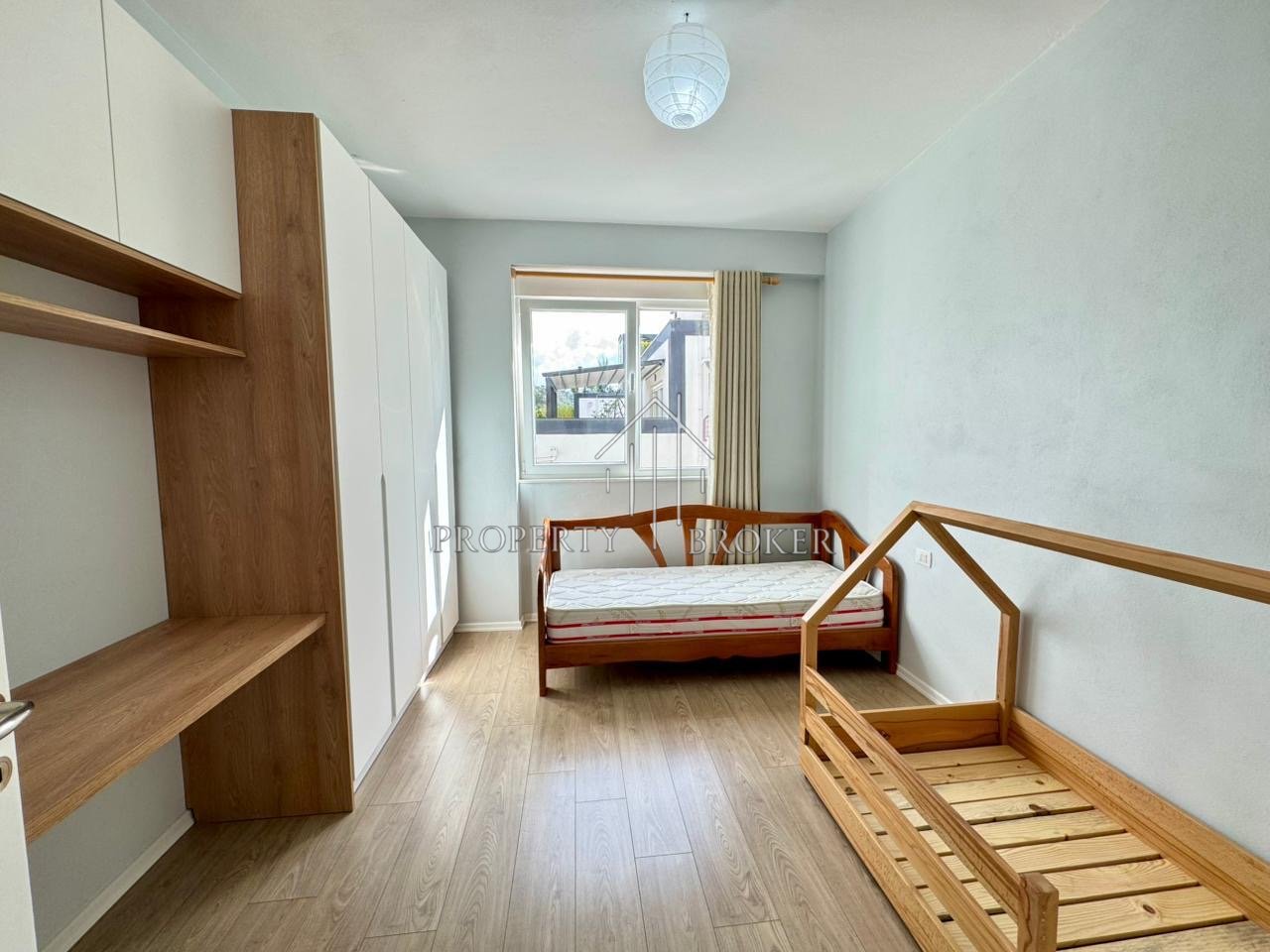 Shitet apartament 2+1+2 Tek Kompleksi FZ,Liqeni i Thate!