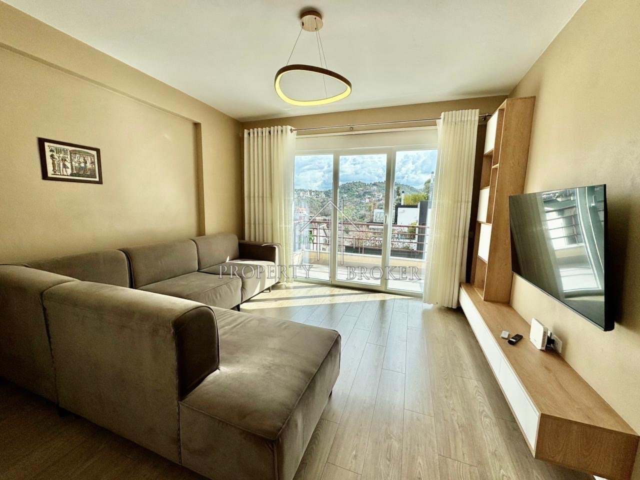 Shitet apartament 2+1+2 Tek Kompleksi FZ,Liqeni i Thate!