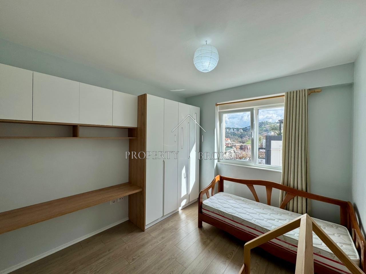 Shitet apartament 2+1+2 Tek Kompleksi FZ,Liqeni i Thate!