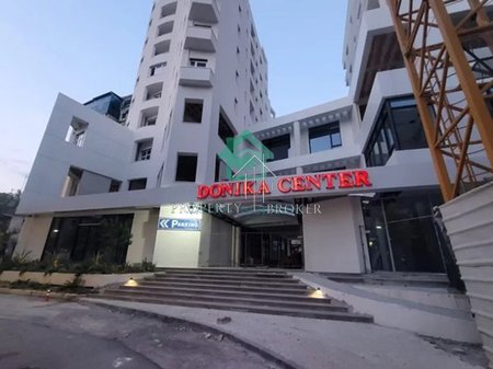 🏡 Si affittano 2 locali commerciali presso Donika Center, Mine Peza!