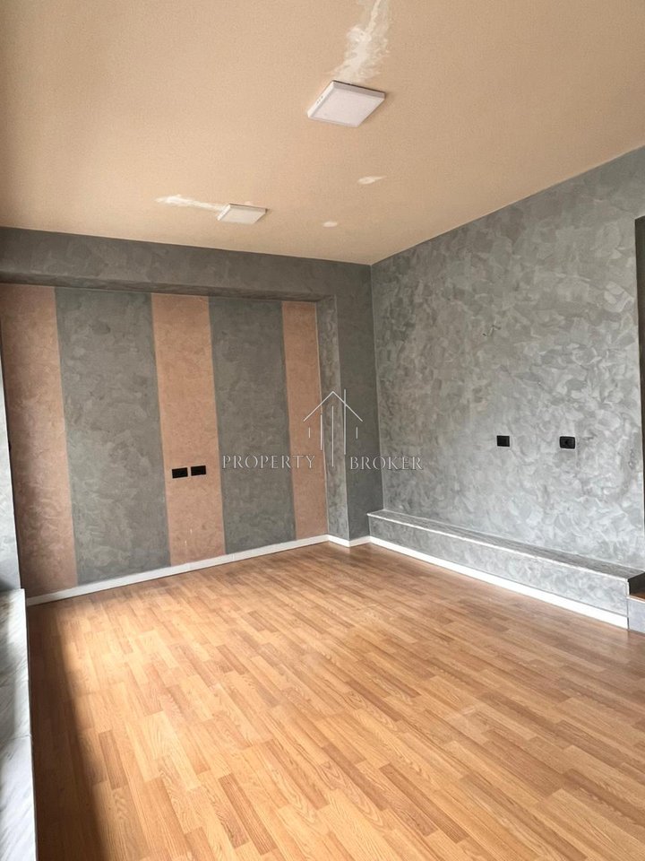 Business premises for rent on Naim Frashëri Street