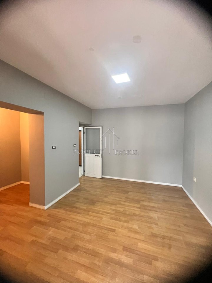 Business premises for rent on Naim Frashëri Street