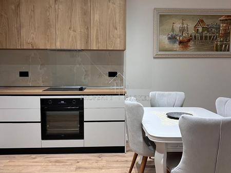 Jepet me qera hyrje 1+1 te Mine Peza