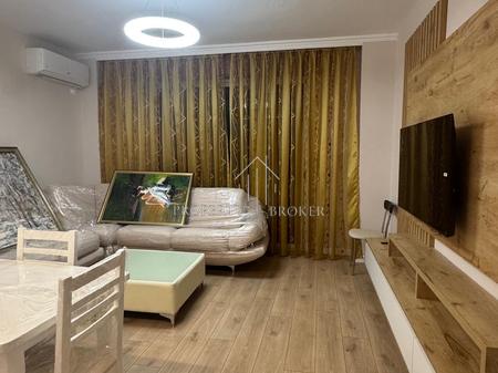 Jepet me qera apartament 2+1 nderjmet Myslym Shyrit dhe Rruges se Kavajes