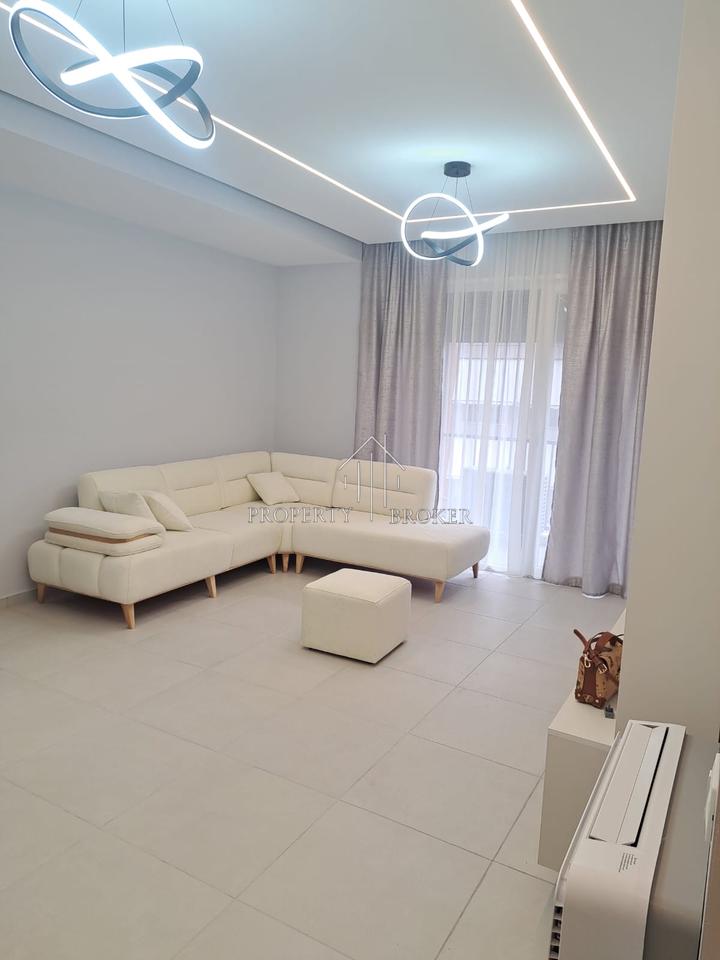 Jepet me qera apartament 2+1 Rruga 5 Maj